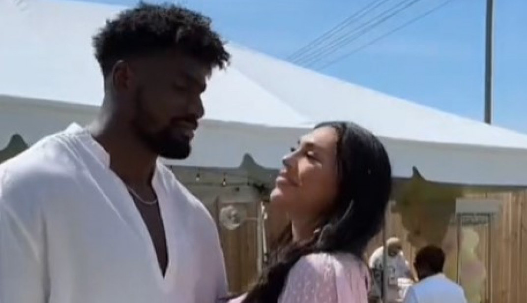 "DOBILA SAM KUĆU NA POKLON POSLE POROĐAJA, ZNAM KOLIKO VREDE MOJE USLUGE": Žena fudbalera nemilice troši njegov novac, sada je otišla korak dalje (FOTO+VIDEO)