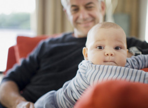 OSTAVILA JE BEBU SA DEKOM NA 10 MINUTA: Tiho je otvorila vrata sobe i ostala kao ukopana sa očima punih suza (VIDEO)
