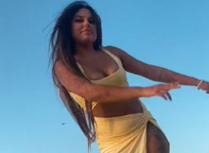 "TOKOM BORAVKA U PARIZU IMALA SAM TROJKU SA RECEPCIONEROM": O iskustvu ove lepotice pričaju svi muškarci, a kada je pomenula policajca svi su zanemeli (FOTO)