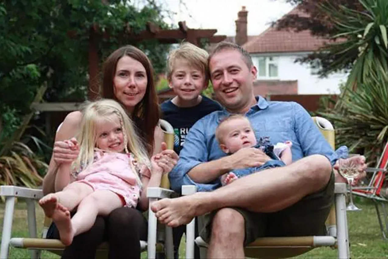 OVAJ PAR SVAKE GODINE ODLAZI NA BESPLATAN PORODIČNI ODMOR: Otkrili kako da uvek imaju siguran smeštaj, a lakše je nego što mislite! (VIDEO)