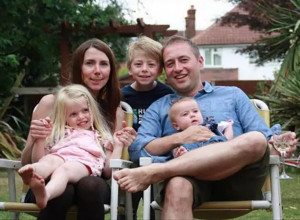 OVAJ PAR SVAKE GODINE ODLAZI NA BESPLATAN PORODIČNI ODMOR: Otkrili kako da uvek imaju siguran smeštaj, a lakše je nego što mislite! (VIDEO)