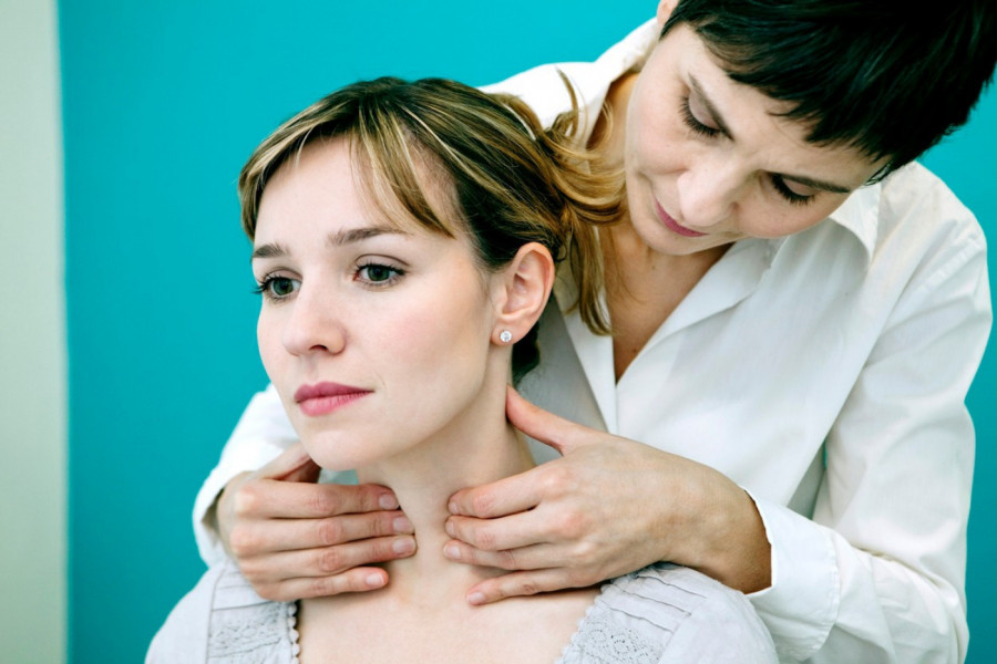 RAK GRLA I KAKO GA PREPOZNATI: 3 rana simptoma koji ukazuju na ovaj zloćudni tumor, jedan se javlja prilikom govora