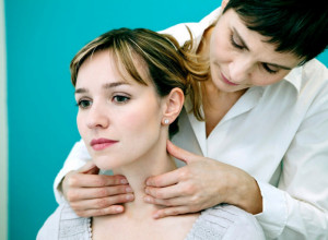 RAK GRLA I KAKO GA PREPOZNATI: 3 rana simptoma koji ukazuju na ovaj zloćudni tumor, jedan se javlja prilikom govora