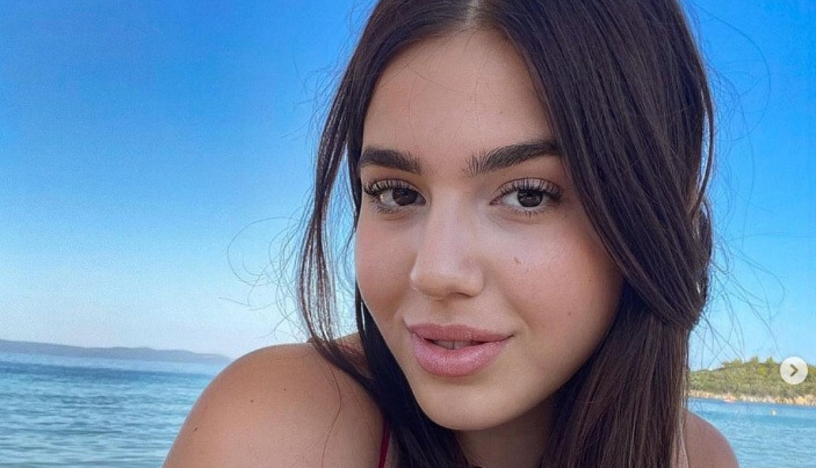 DA LI TI JE OTAC PONOSAN: Ćerka Zdravka Čolića opet na meti zbog vrelih slika sa plaže! (FOTO)