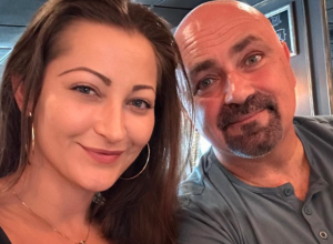 "VOLIM DA FLERTUJEM PRED OČIMA SUPRUGA": Ono što Dani radi drugim muškarcima uzbuđuje njenog muža! (FOTO+VIDEO)