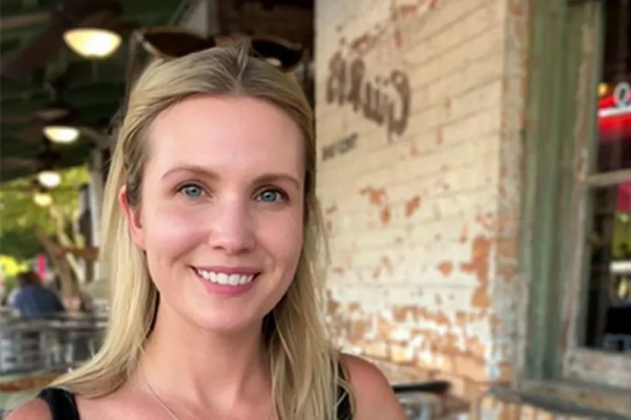 "DOLAZIŠ U CRKVU SVAKI DAN, A IZGLEDAŠ KAO DAMA LAKOG MORALA": Atraktivna plavuša na udaru javnosti zbog svog ponašanja, zabranili joj da dolazi među vernike(FOTO+VIDEO)