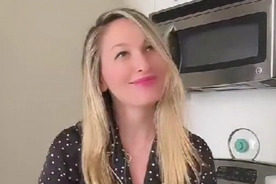 MLADA JE POZVALA "NEPOZNATU DEVOJKU" DA JOJ BUDE KUMA: Zanimanje ove dame oduševljava ljude širom sveta, a evo šta ona kaže (FOTO)