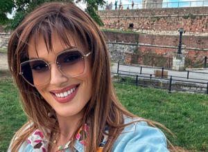 "NAJDIVNIJA ŽENO, VOLEO BIH DA SI SAMO MOJA": Nina Radulović u Grčkoj dobila bračnu ponudu! (FOTO+VIDEO)