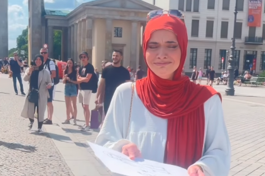 OVAKO ORIGINALNU PROSIDBU JOŠ NISTE VIDELI: Devojka je pozirala uličnom slikaru, a crtež je rekao sve! (FOTO+VIDEO)