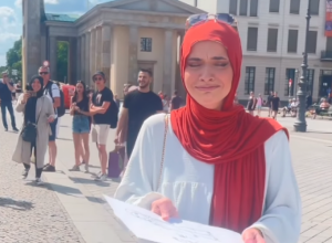 OVAKO ORIGINALNU PROSIDBU JOŠ NISTE VIDELI: Devojka je pozirala uličnom slikaru, a crtež je rekao sve! (FOTO+VIDEO)