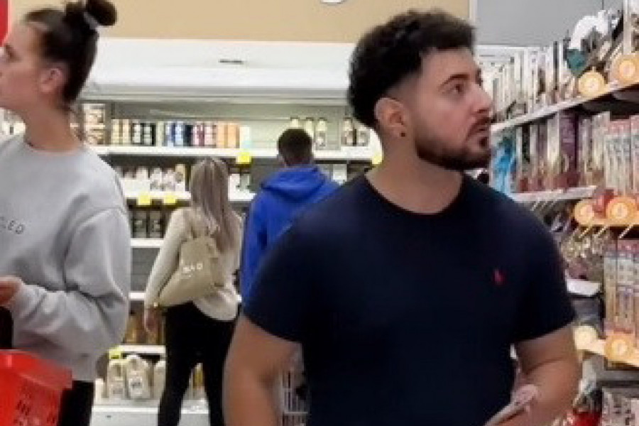 ISPAO MU JE NOVAC U PRODAVNICI PRED NJENIM OČIMA: Kada je došao do kase šokirao ju je potezom, ovome se nije nadala! (VIDEO)