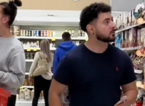 ISPAO MU JE NOVAC U PRODAVNICI PRED NJENIM OČIMA: Kada je došao do kase šokirao ju je potezom, ovome se nije nadala! (VIDEO)