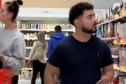 ISPAO MU JE NOVAC U PRODAVNICI PRED NJENIM OČIMA: Kada je došao do kase šokirao ju je potezom, ovome se nije nadala! (VIDEO)