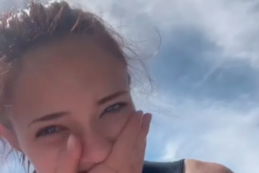 SUNČALA SE POTPUNO NAGA PORED BAZENA U SVOME DVORIŠTU: Nije ni slutila šta će joj se desiti nekoliko minuta kasnije (FOTO+VIDEO)