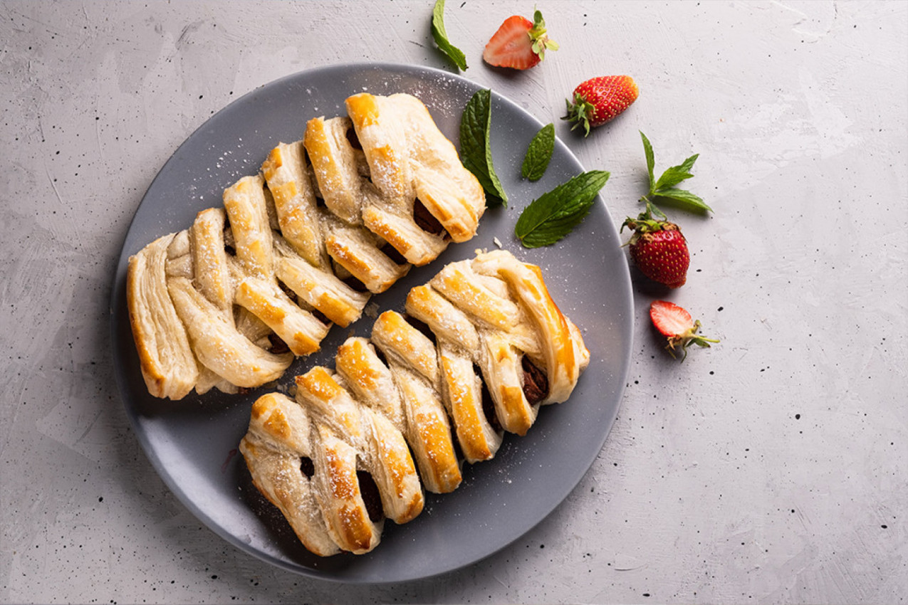 DA LI STE PROBALI ČOKOLADU U LISNATOM TESTU? Sjajan dezert za svega pet minuta (FOTO)