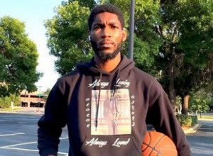 IGRAO JE KOŠARKU, A ONDA SE DESILO NEŠTO NEOČEKIVANO: Gest mladića koji mu je prišao rasplakao je mladog sportistu, ali to nije sve! (VIDEO)