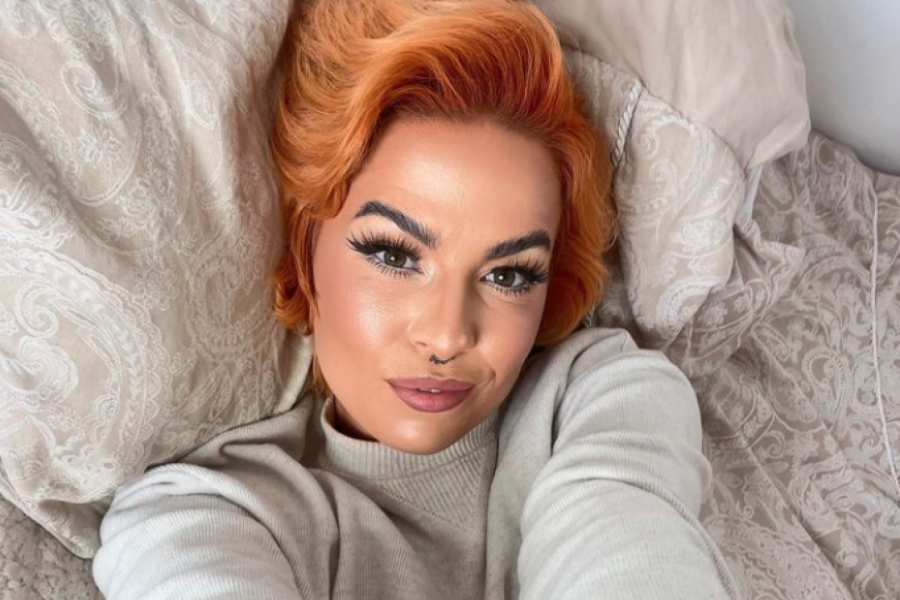 PRIHVATA SVE POKLONE MUŠKARACA KOJE NIKADA NIJE SRELA: "Dovoljno je da samo trepnem okicama i muškarci su već na kolenima" (FOTO)