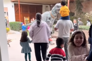 ODVELA JE ĆERKICU U DINO PARK, A ONDA JE USLEDILA DRAMA: Žena je vrišteći trčala ka ulazu i vukla dete po podu, sve se odvilo u trenu (FOTO+VIDEO)