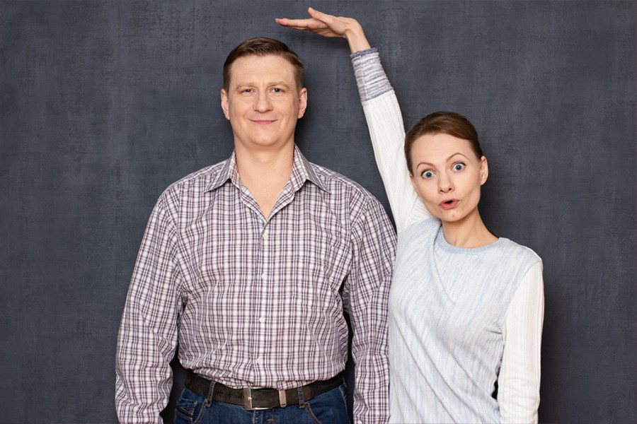 ZAŠTO NISKIM ŽENAMA ODGOVARAJU VISOKI MUŠKARCI I OBRNUTO? Evo šta stručnjaci za veze imaju da kažu o razlikama u visini!