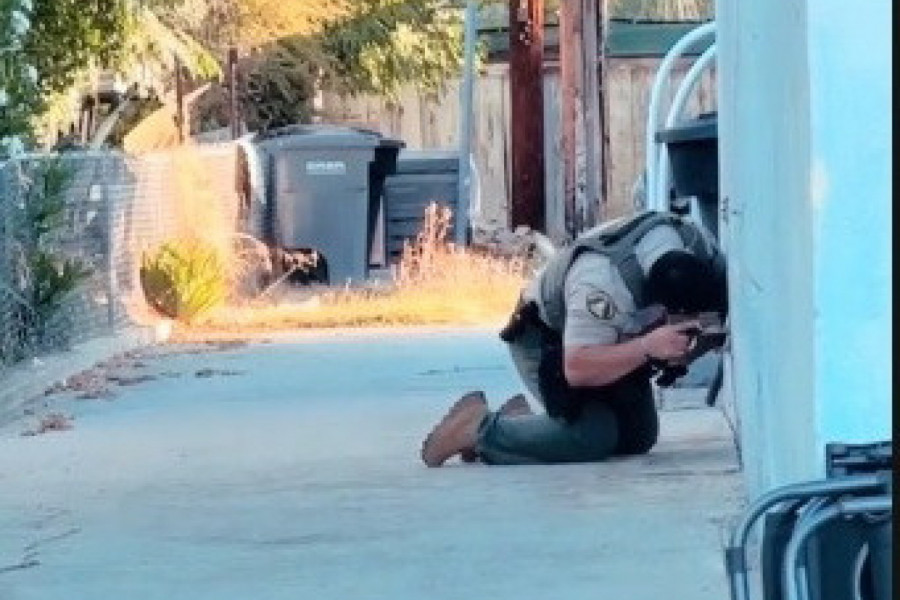 MESECIMA JE ČULA ČUDNE ZVUKOVE U KUĆI, A ONDA JE VIDELA PRLJAVU RUKU KAKO VIRI IZ PODA: Devojka je šokirana otkrićem iz svog doma, umešala se i policija (VIDEO)