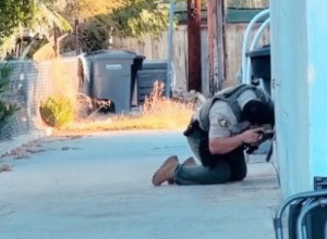 MESECIMA JE ČULA ČUDNE ZVUKOVE U KUĆI, A ONDA JE VIDELA PRLJAVU RUKU KAKO VIRI IZ PODA: Devojka je šokirana otkrićem iz svog doma, umešala se i policija (VIDEO)