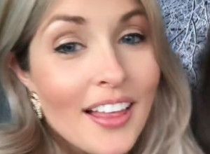 RODITELJIMA JE PRIZNALA TAJNU KOJU JE ČUVALA 25 GODINA: Jedan postupak je uticao na celu porodicu, niko nije bio spreman na ono što je usledilo (VIDEO)