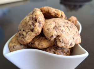 KEKSIĆI SA ČOKOLADOM KOJI SE TOPE U USTIMA: Poslastica koja se pravi za manje od 15 minuta (FOTO)