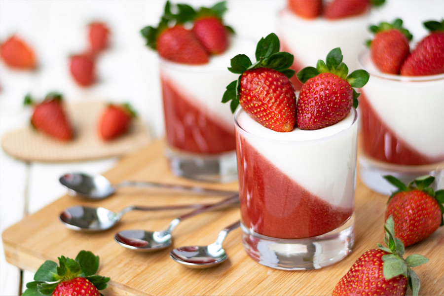 NAJLEPŠA PANAKOTA SA JAGODAMA: Najpopularniji italijanski dezert koji će svaki dan krasiti vašu trpezu!