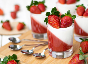 NAJLEPŠA PANAKOTA SA JAGODAMA: Najpopularniji italijanski dezert koji će svaki dan krasiti vašu trpezu!