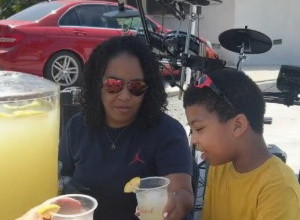 DEČAK JE SLEP OD ROĐENJA I IMA SAMO JEDAN SAN: Njegova priča kida srce i dušu, njegov osmeh nikog ne ostavlja ravnodušnim pa mu pomažu čak i poznate ličnosti (VIDEO)