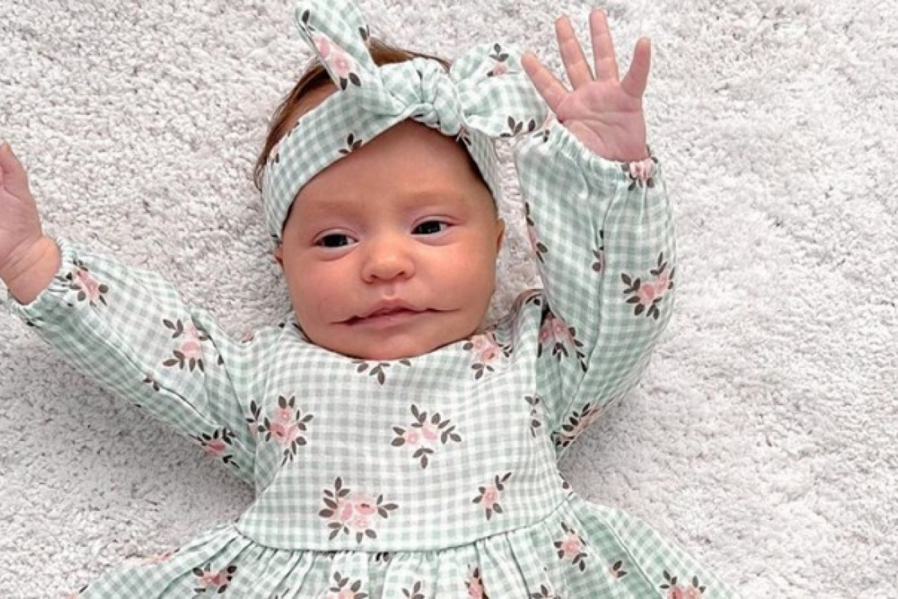 AJLA JE DEVOJČICA ROĐENA SA RETKIM POREMEĆAJEM: O bebi sa "trajnim osmehom" pričao je ceo svet, evo kako izgleda danas (VIDEO)