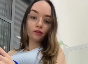 “RADIM ONO ŠTO NEĆE NI JEDNA ŽENA”: Naplaćuje muškarcima oko 27.000 evra da glumi njihove supruge, evo koje su njene dužnosti  (FOTO+VIDEO)