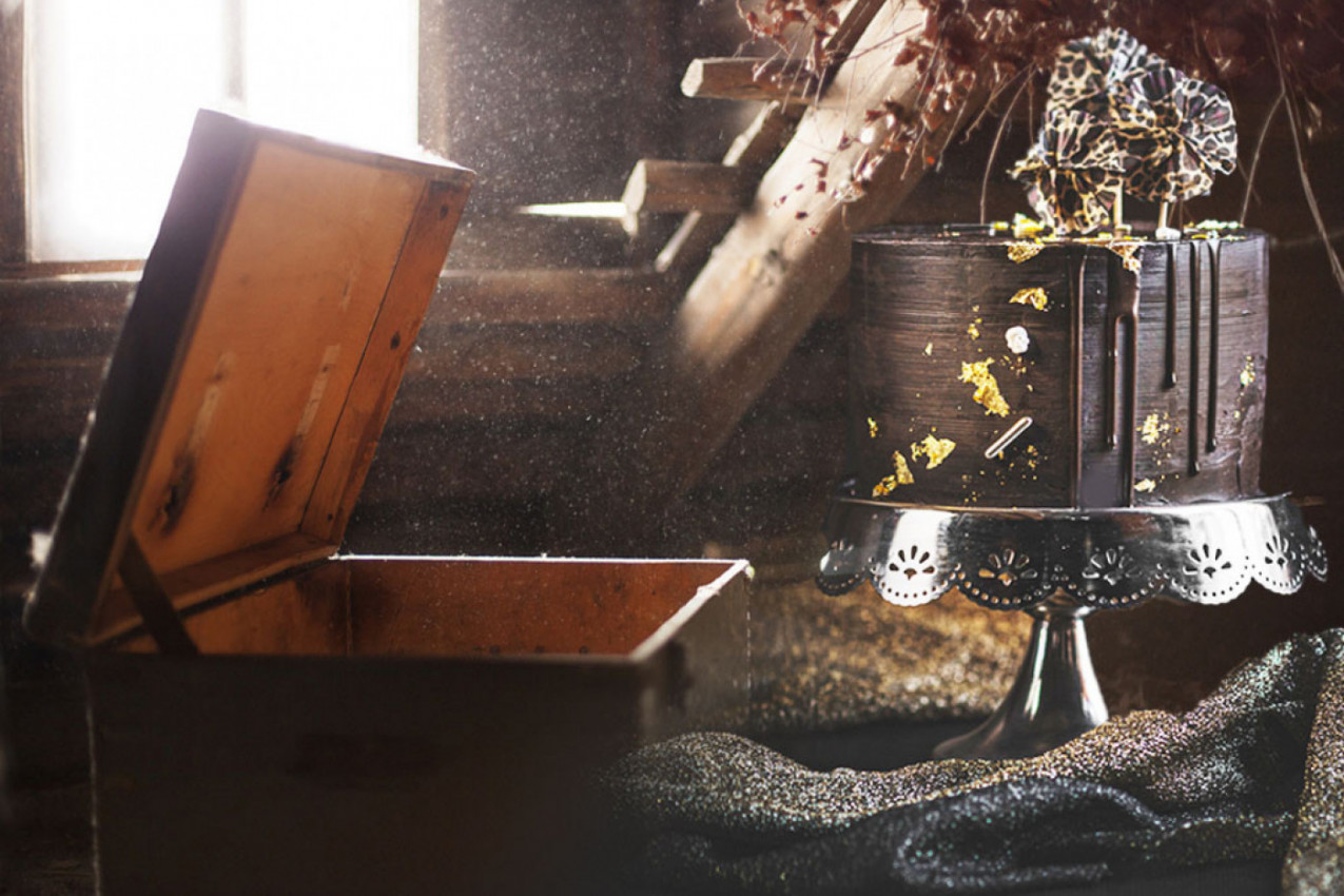 ČISTIO JE GARAŽU I PRONAŠAO STARU KUTIJU ZA ŠEŠIRE: Kad je otvorio zanemeo je od šoka ugledavši nešto što odavno nije trebalo da postoji! (VIDEO)