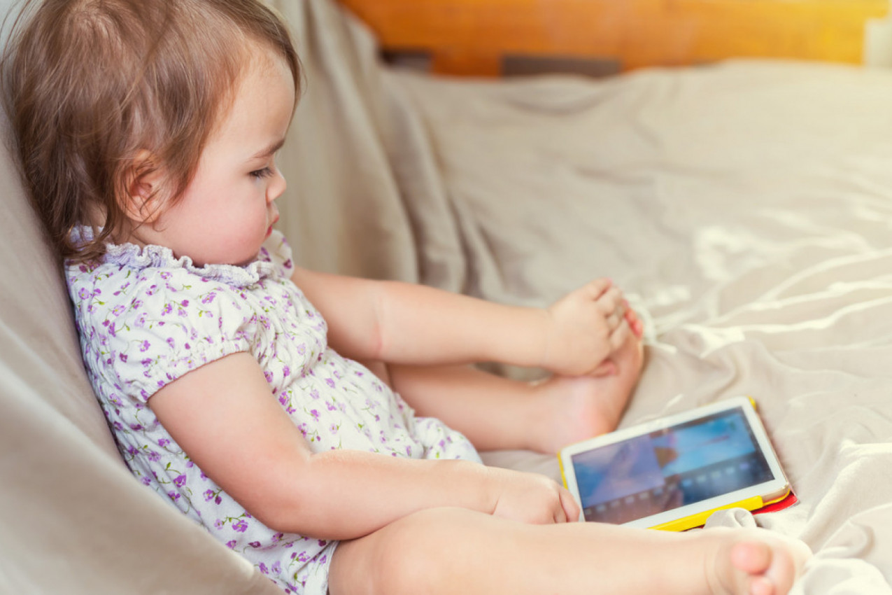 GLEDANJE CRTANIH FILMOVA MOŽE DA USPORI RAZVOJ GOVORA KOD DECE: Stručnjaci upozoravaju na niz negativnih faktora (FOTO)