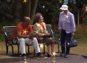 STARIJA GOSPOĐA JE PRIŠLA OVOM MUŠKARCU I PITALA GA JE NEŠTO ŠTO JE NAJMANJE OČEKIVAO: Neprijatnost  na njegovom licu je bila više nego očigledna, a pogledajte o čemu se radi! (VIDEO)