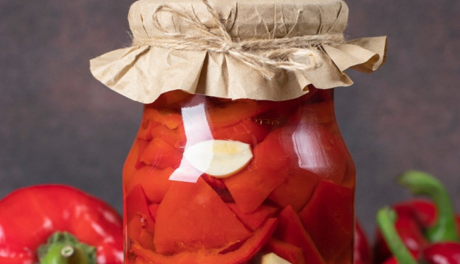 RECEPT ZA PARENU TURŠIJU: Zimnica od 10 kila paprike i jednog efektnog začina (FOTO)