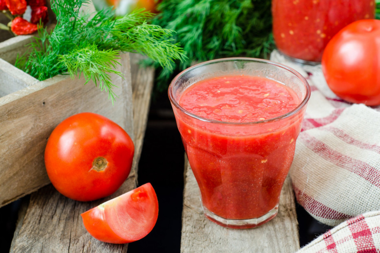 EVO KAKO DA NAJBOLJE SKUVATE PARADAJZ: Jednostavna priprema za omiljen dodatak jelima (FOTO)