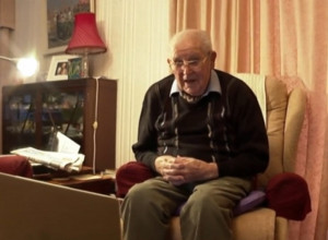 NJIHOVA LJUBAV BILA JE JAČA I OD RATA: Dopisuju se 84 godine , a priča dvoje stogodišnjaka rasplakaće i najtvrđa srca! (FOTO+VIDEO)