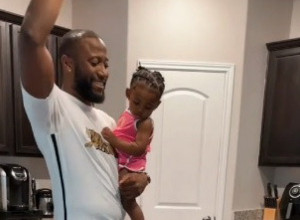 SNIMAK OVOG TATE ĆE VAM ULEPŠATI DAN: Devojčice će se ovog trenutka zauvek sećati (VIDEO)