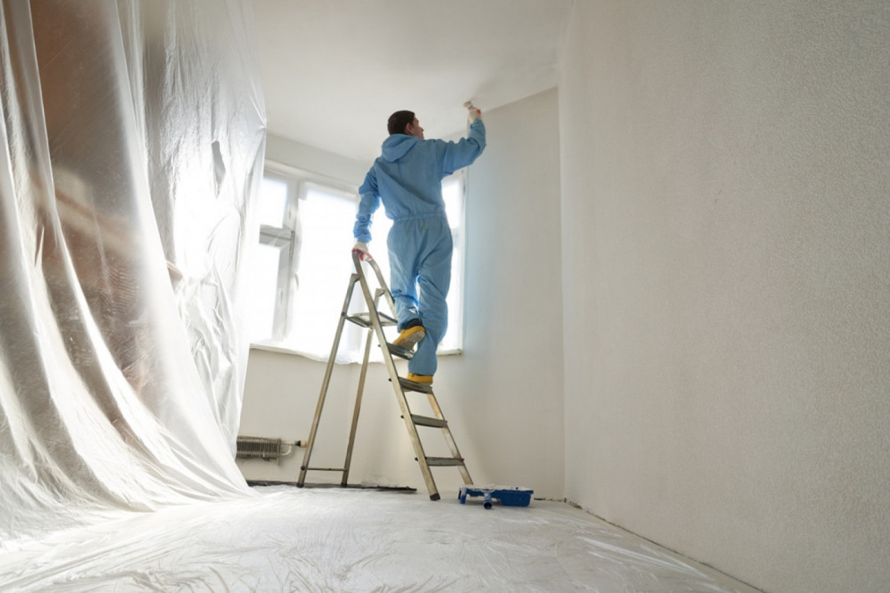 ZANESEN KREČENJEM SAMO JE ZAKORAČIO I TLO JE NESTALO: Mladić je za dlaku izbegao pad niz stepenice koji je mogao da bude poguban za njega! (VIDEO)