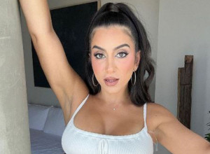 LENIN INTIMNI SNIMAK SA DRUGIM MUŠKARCEM ZARADIO JE MILIONE: Lepotica sada otkriva da je za sve znao njen suprug Adam, evo šta je pitao (FOTO)