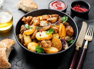 PEKARSKI KROMPIR: Ideja za nedeljni ručak u kojem će uživati cela porodica (FOTO)