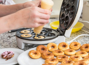 NEĆETE JESTI NIŠTA SLAĐE I UKUSNIJE! Recept za američke mini krofnice koje će vas oboriti s nogu!