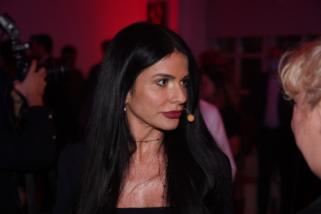 OSVANULI SNIMCI NAŠE NAJLEPŠE VODITELJKE U BIKINIJU: Izgleda kao grom, a haljinu koju je potom obukla sve žene žele! (FOTO, VIDEO)