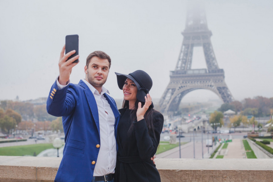 MEDENI MESEC SE PRETVORIO U KATASTROFU: Nervozan muž je uništio romantiku u Parizu, a za sve je okrivio ženu (FOTO)