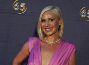 MARIJA VELJKOVIĆ SE RAZGOLITILA: Šarmantna voditeljka u nikad smelijem izdanju, ovakvu je još nismo videli (FOTO)