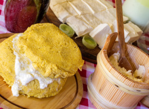 CRNOGORSKI SMOČANI KAČAMAK: Recept za jelo na kome su odrastale generacije (FOTO)