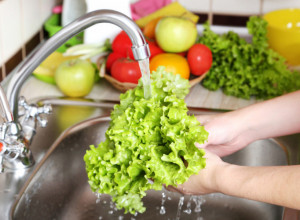 KAKO DA ZELENA SALATA OSTANE ŠTO DUŽE SVEŽA: Uz ove trikove uspećete sve da iskoristite do poslednjeg listića kao da je tek sad ubrana