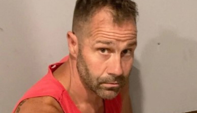 RENOVIRALI SU NOVU KUĆU NAKON POPLAVA: Kada su počeli da ruše zidove naišli su na strašno otkriće, sve je ukazivalo na tajnu prethodnog vlasnika (VIDEO)