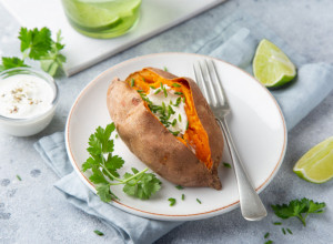 EVO U ČEMU JE TAJNA UKUSA BATAT KROMPIRA: Ovako pripremljen probudiće sva vaša čula (FOTO)